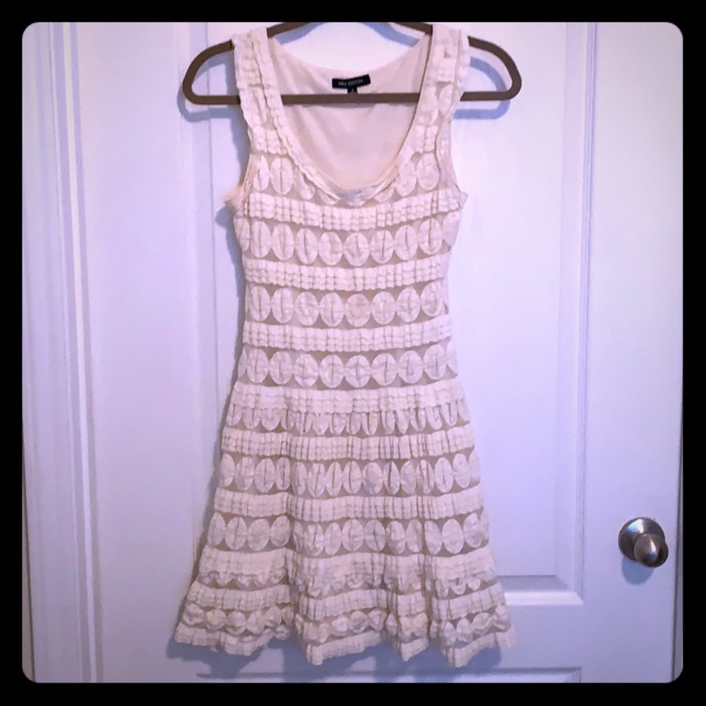 Cream sleeveless scoop neck dress
